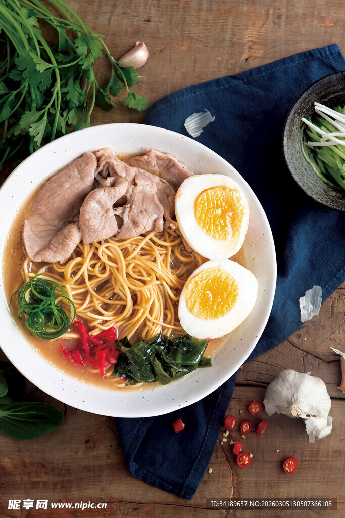 日式豚骨 牛肉拉面