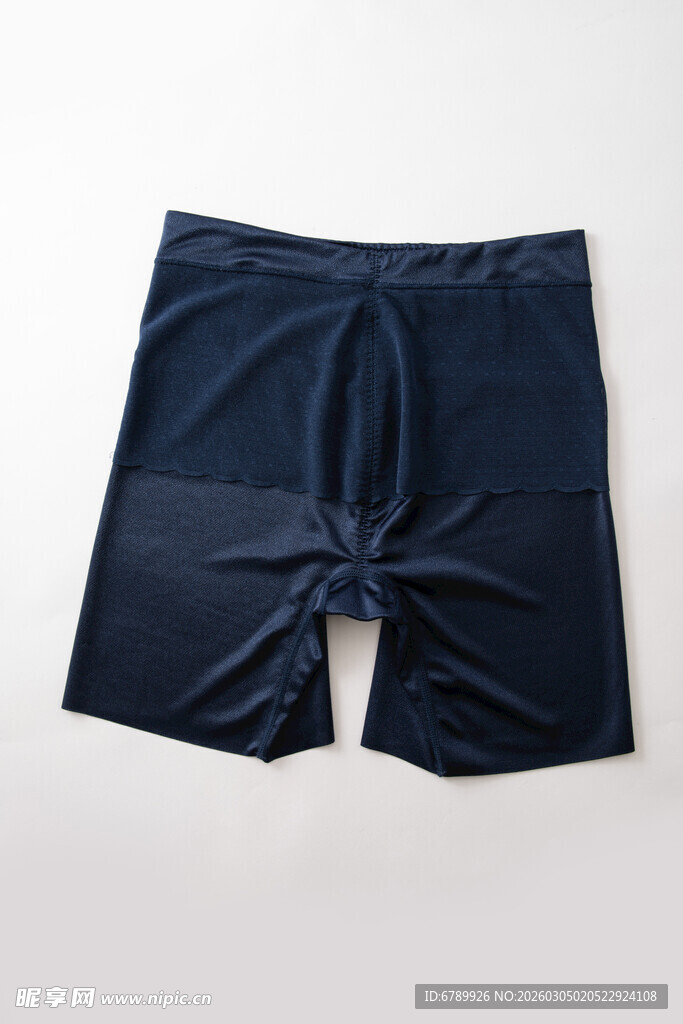 深蓝色简约款平角短裤