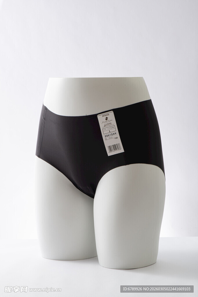 黑色女士内裤展示