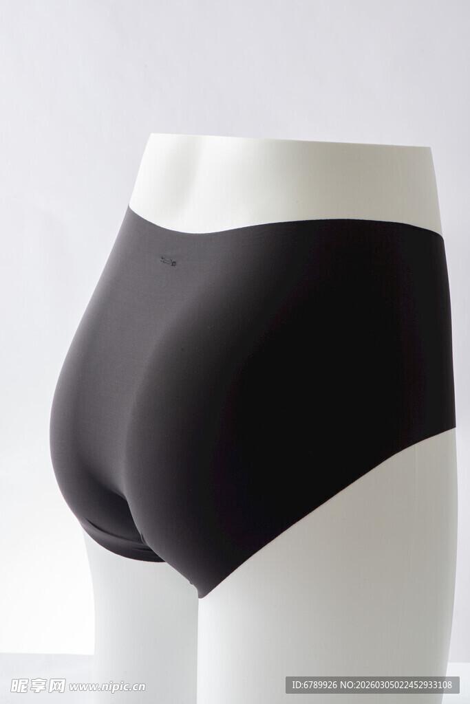 黑色女士内裤展示
