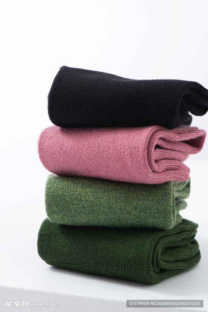 多彩叠放的棉袜