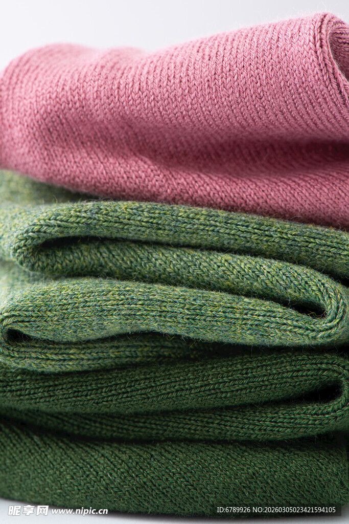 叠放的多彩棉袜