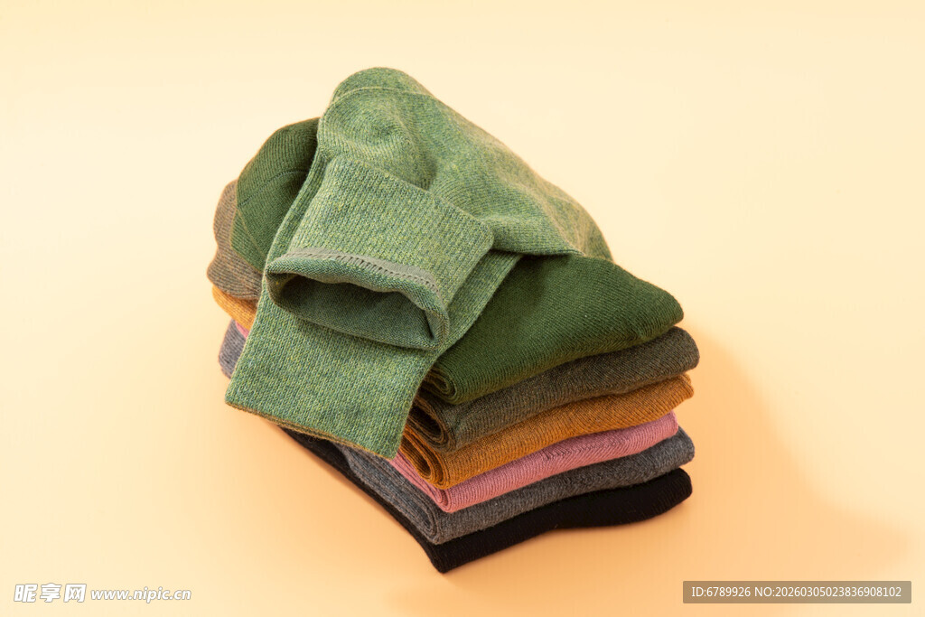 多彩叠放的棉袜