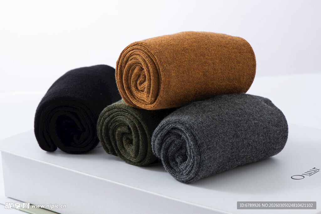 多彩卷状袜子展示