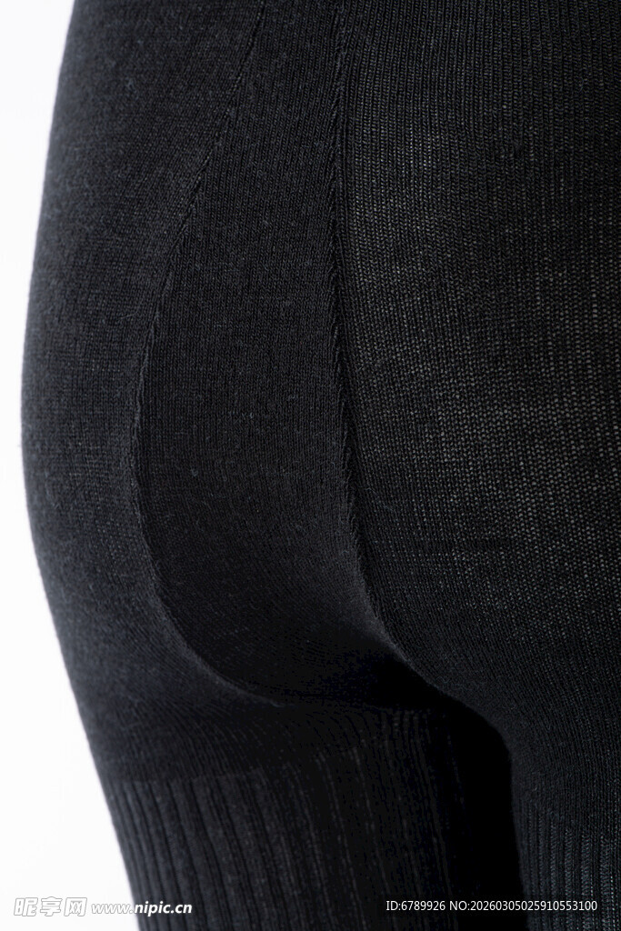 黑色针织紧身裤局部特写