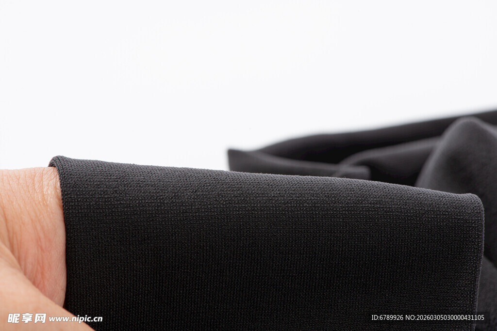 手触黑色柔软丝袜面料