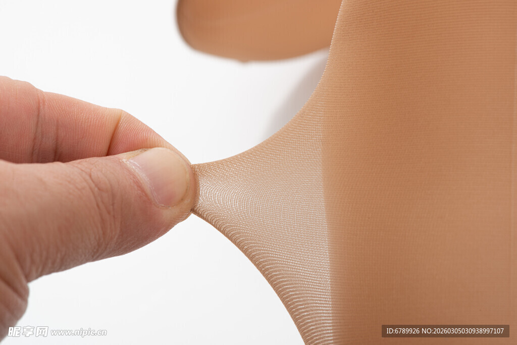 手捏轻薄肉色丝袜材质