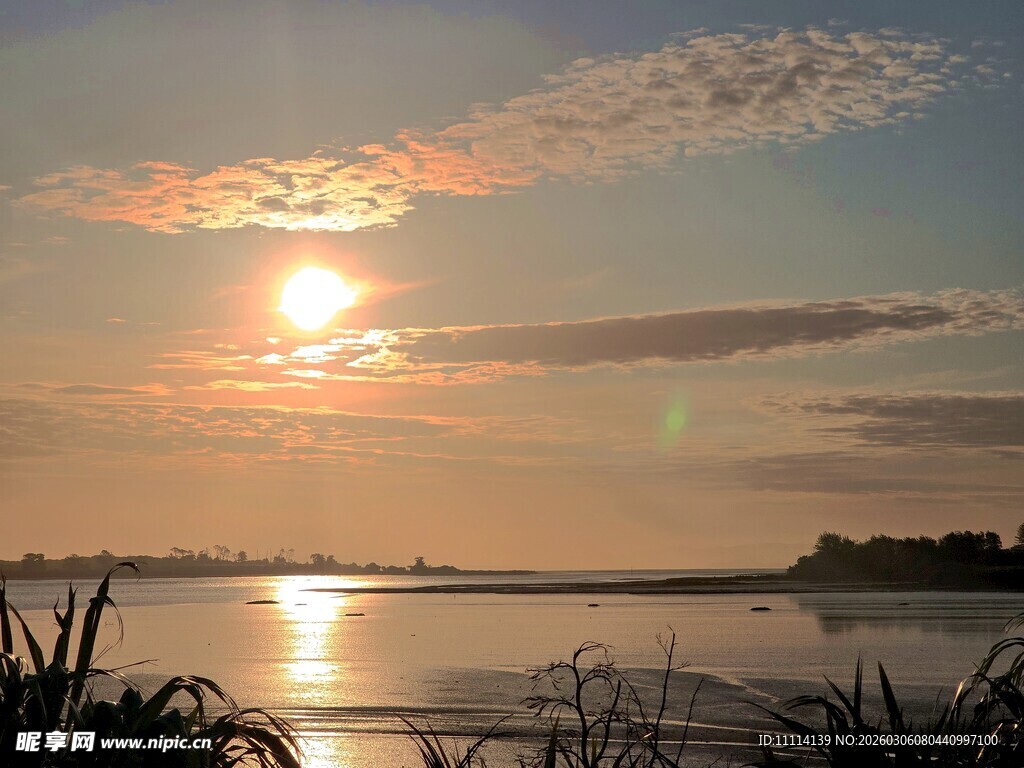 海滨日落美景