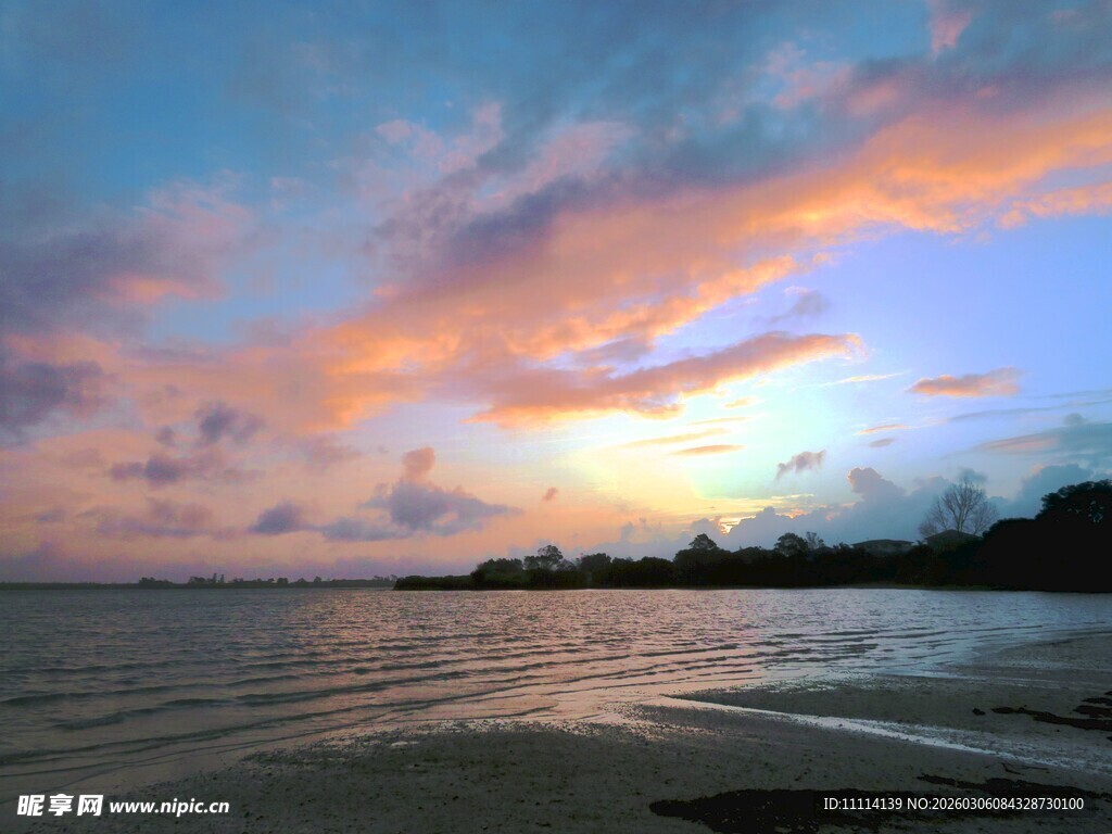 海边绚丽晚霞美景