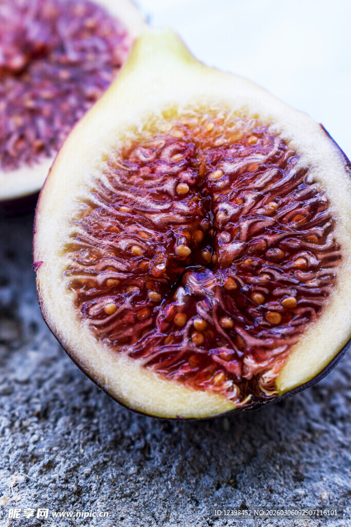 切开的新鲜无花果