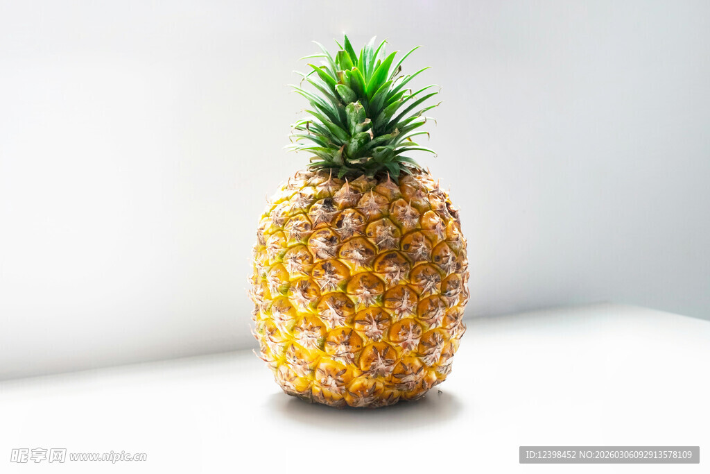 新鲜菠萝