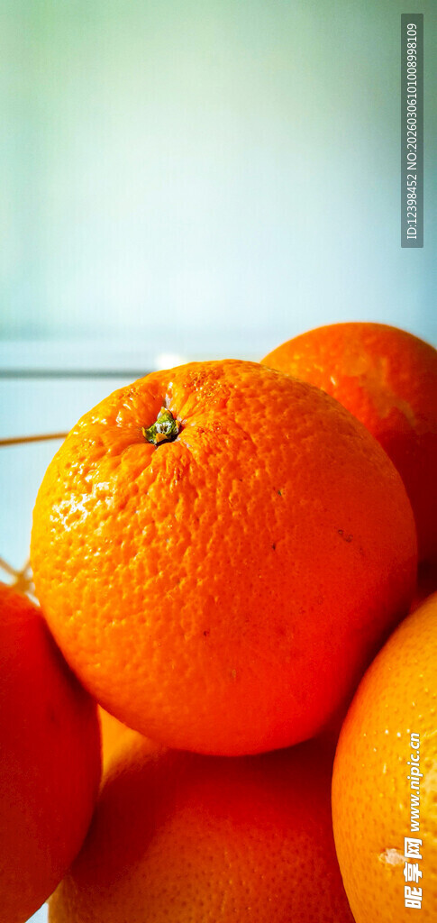 新鲜饱满的橙子