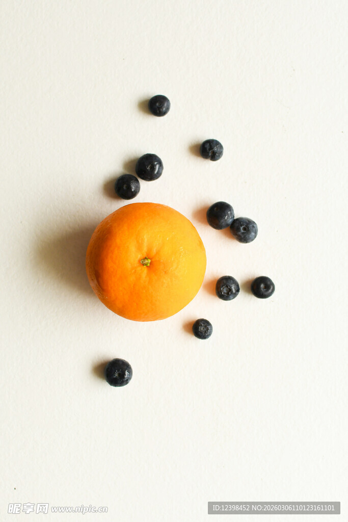橙子与蓝莓的清新组合