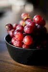 碗中鲜美的红葡萄