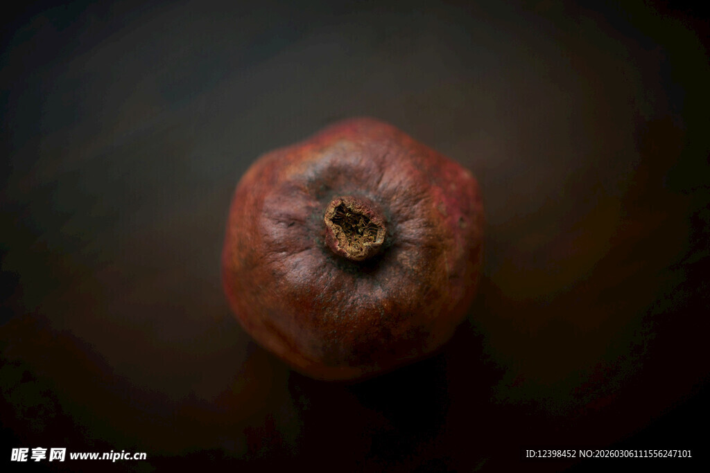 单个红石榴特写