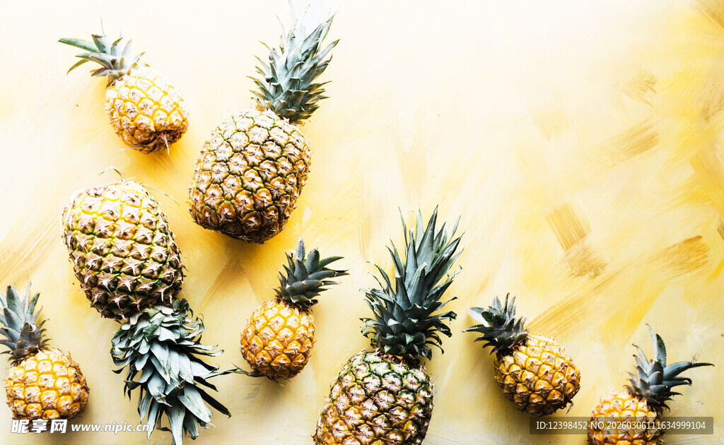 金黄小菠萝整齐排列