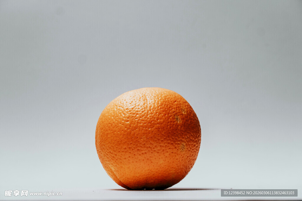 单个鲜橙特写