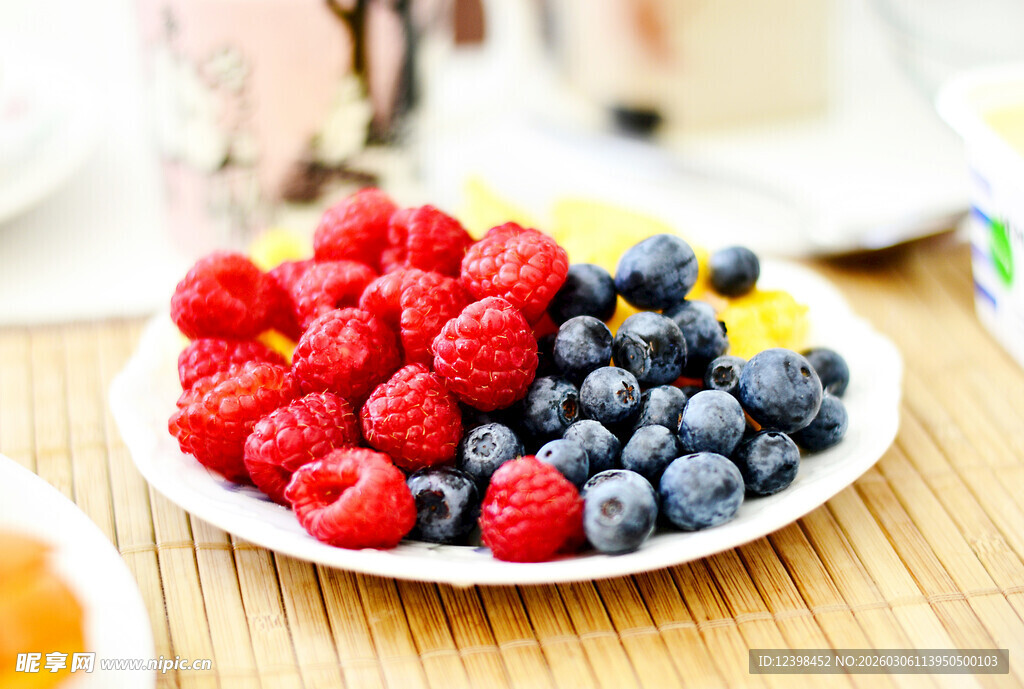 多彩新鲜浆果拼盘