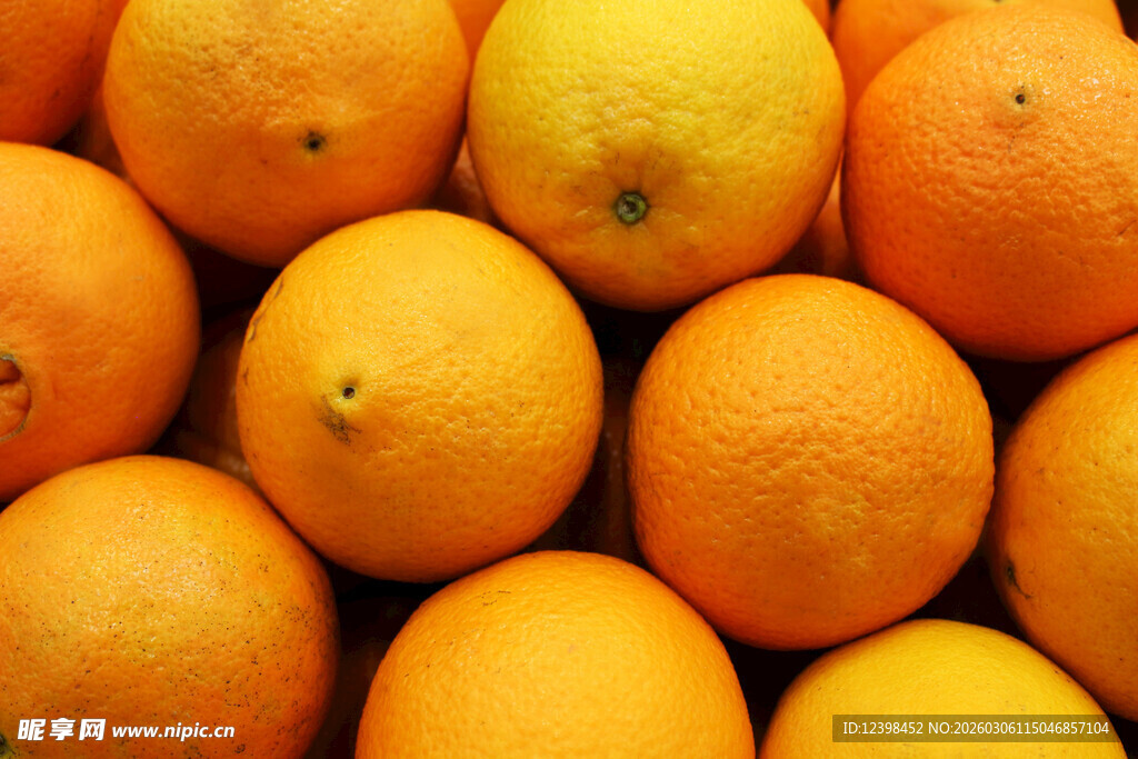 一堆新鲜橙子特写