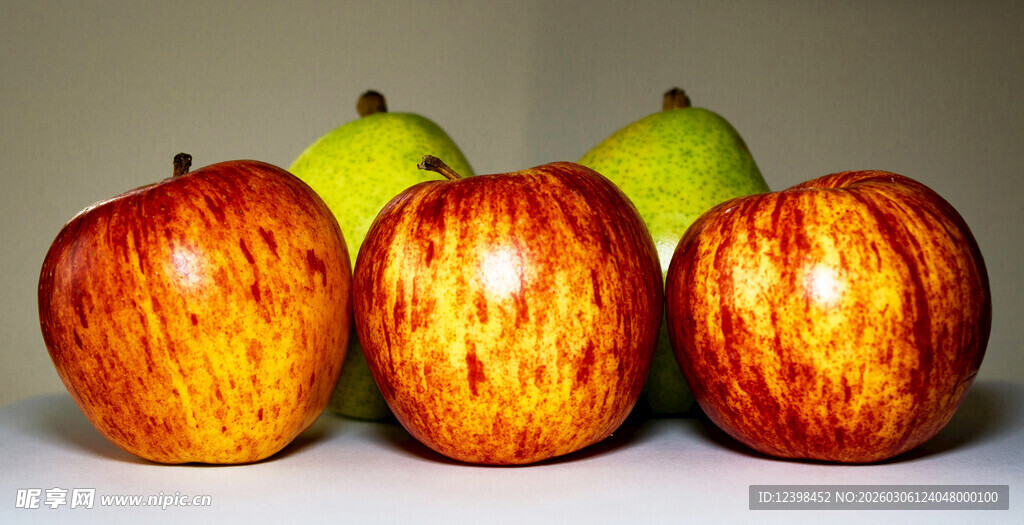 红黄苹果与青梨摆拍