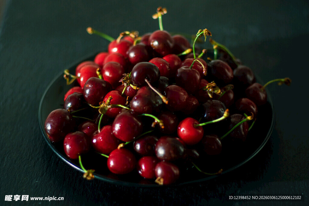 盘中鲜樱桃