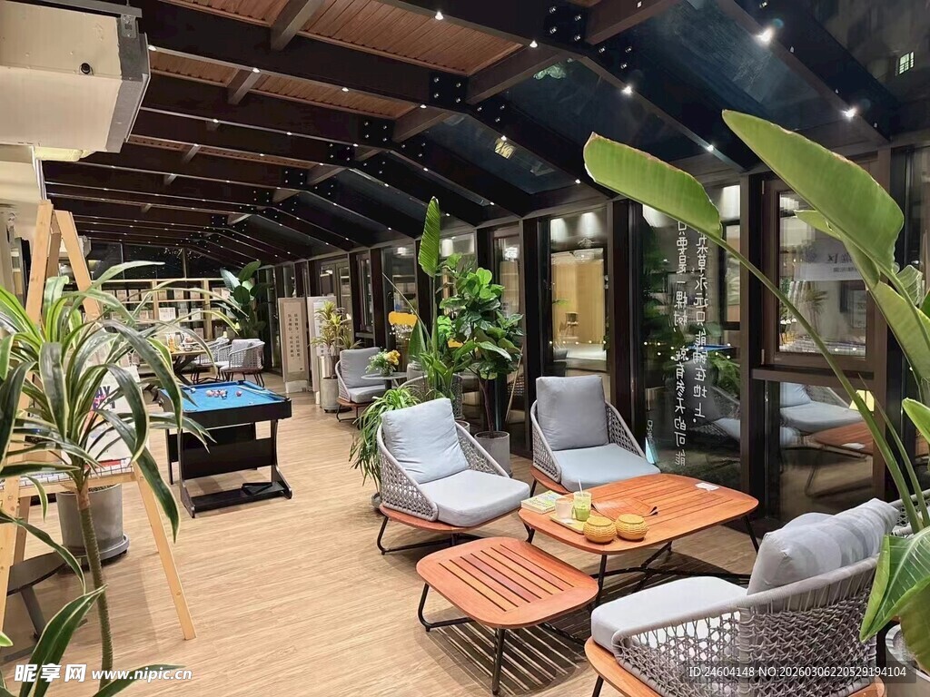 室内休闲绿植环绕空间