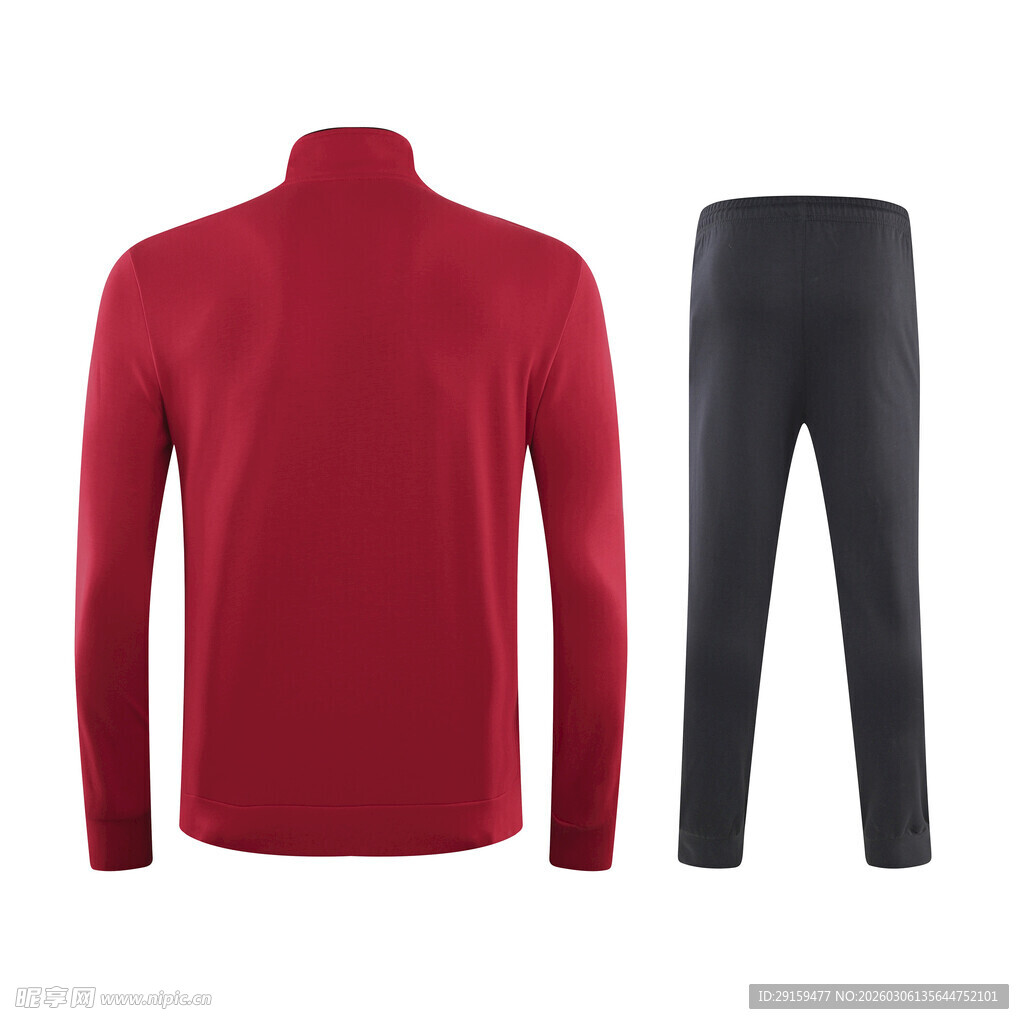 红色中领上衣配黑色长裤