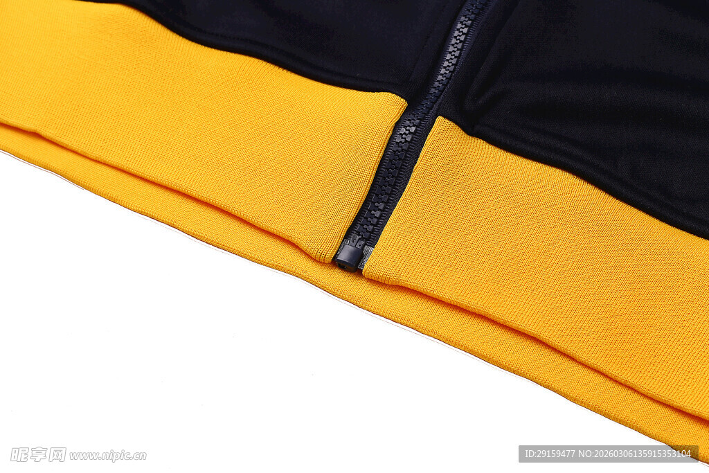 黄黑拼接衣物细节特写