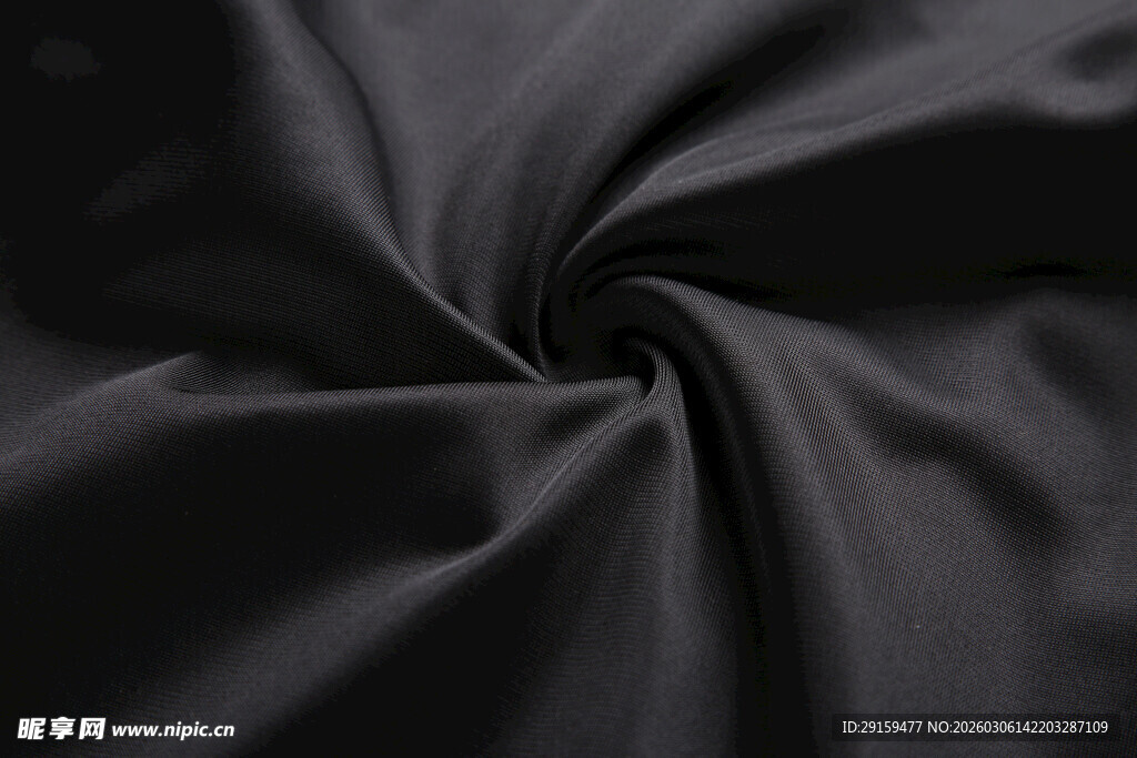黑色褶皱布料特写