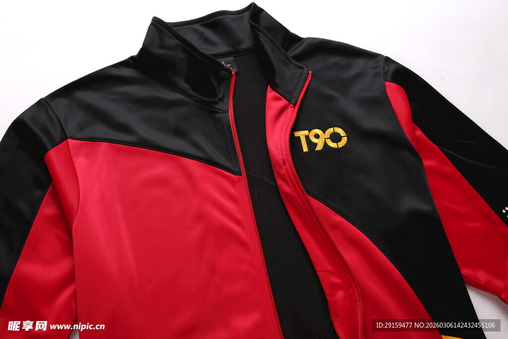 红黑拼接运动风夹克