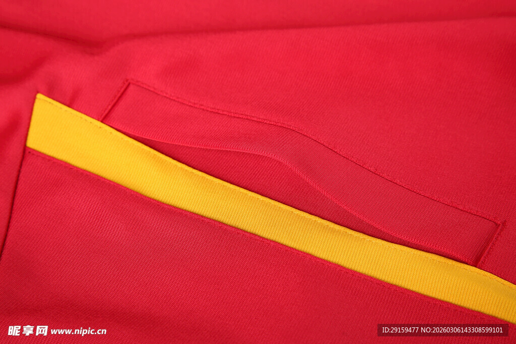 红布上的黄色条纹