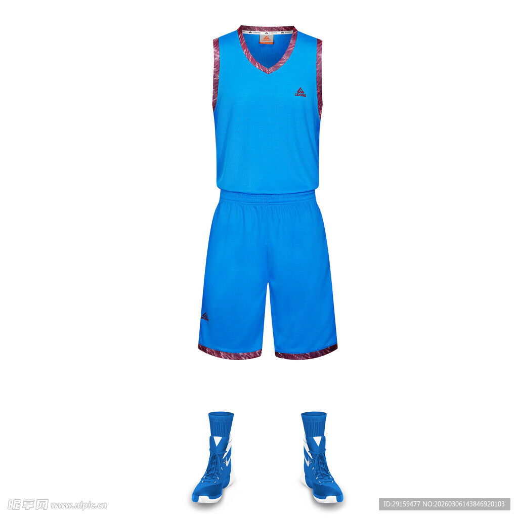 蓝色篮球运动套装及鞋袜