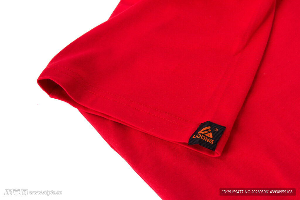 红色衣物局部特写