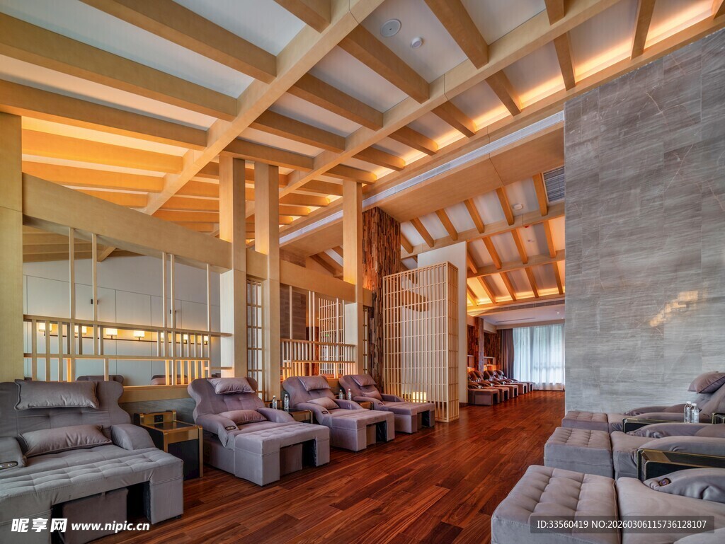 温馨木质客厅舒适休闲空间