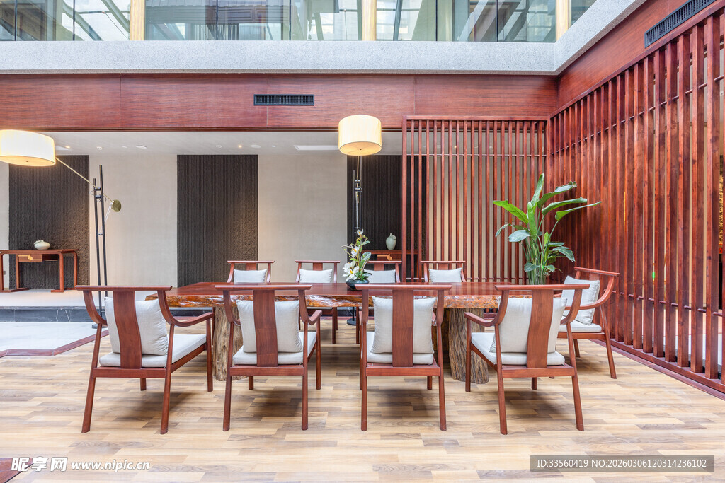 户外庭院木质桌椅休闲区