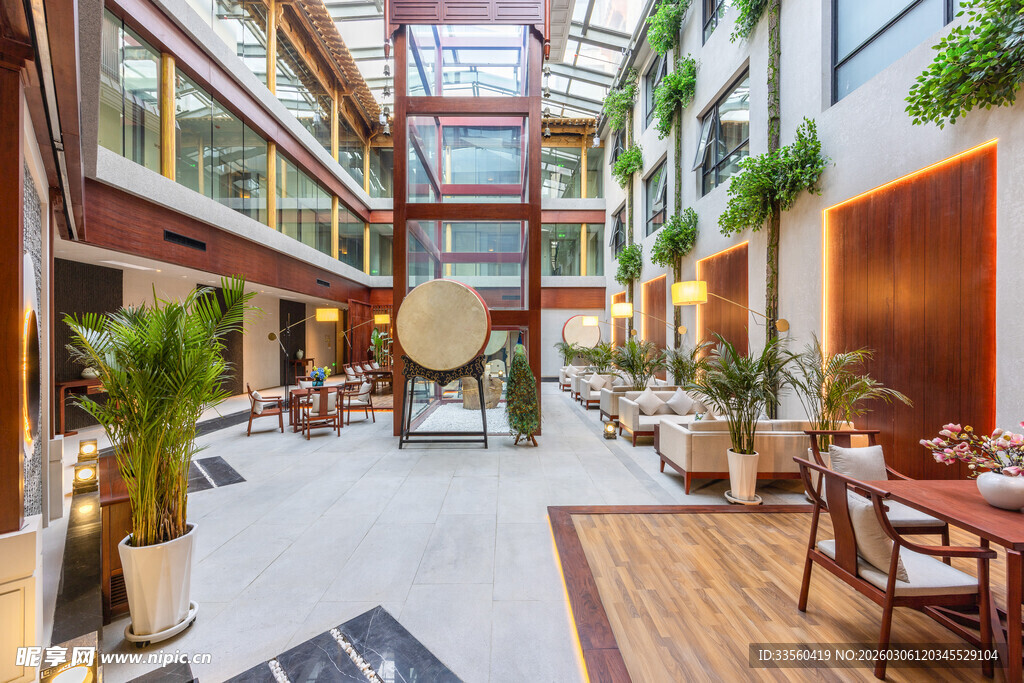 现代室内绿植环绕休闲空间