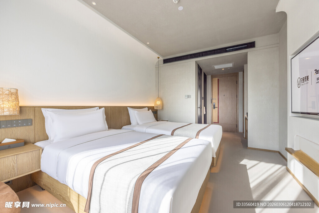 简约双床酒店房间内景