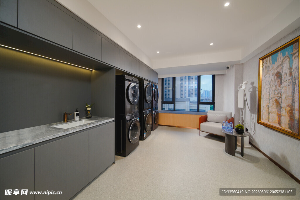 现代简约风家庭洗衣房一角