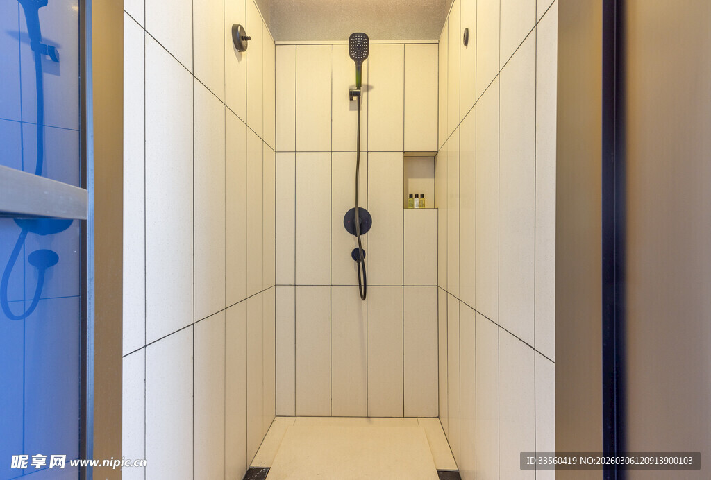 现代简约风格独立淋浴间