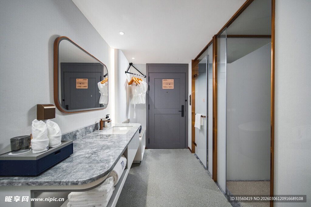 现代简约风走廊浴室设计