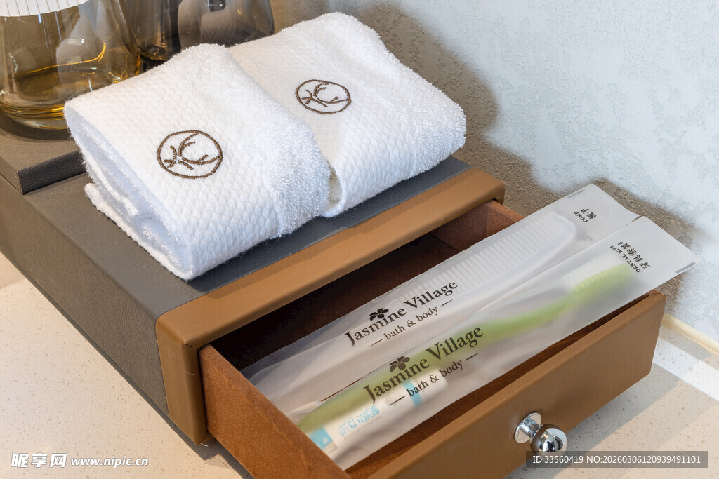 酒店客房抽屉内的毛巾用品