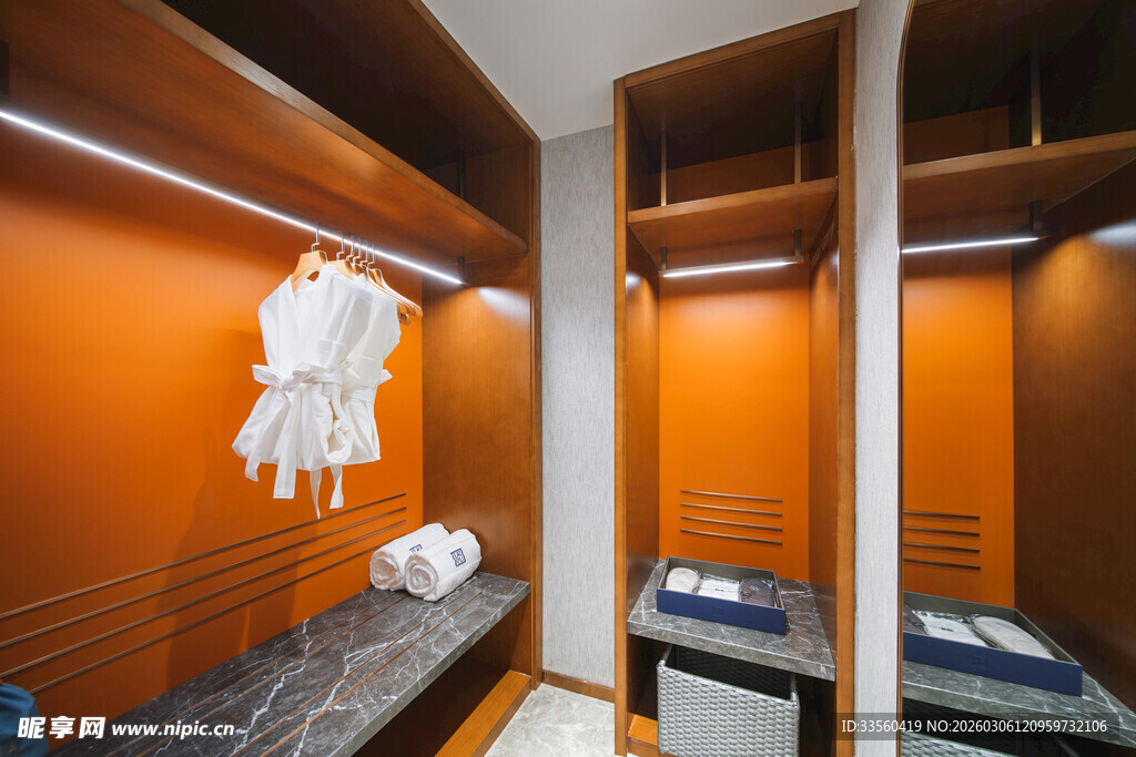 现代风格橙色系衣帽间