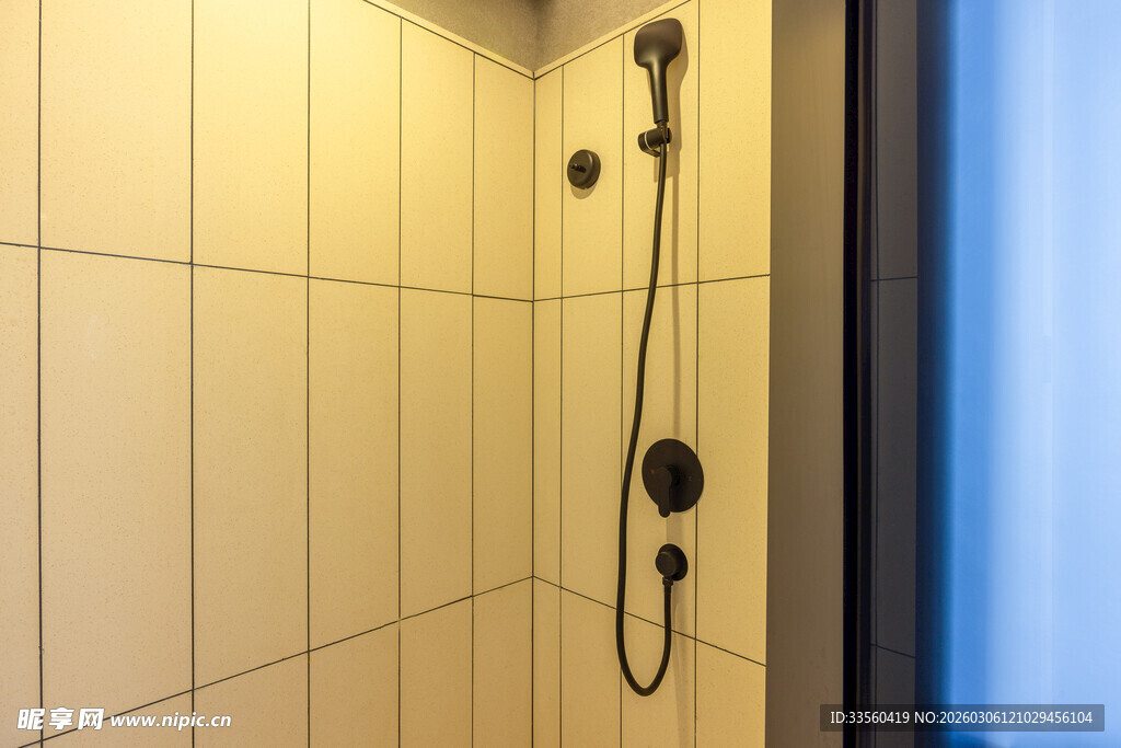 现代简约风格淋浴间一角