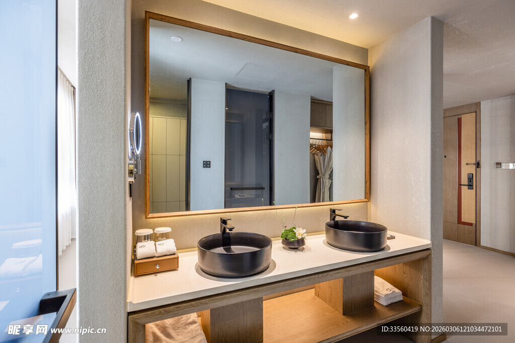 现代简约风格双盆浴室镜