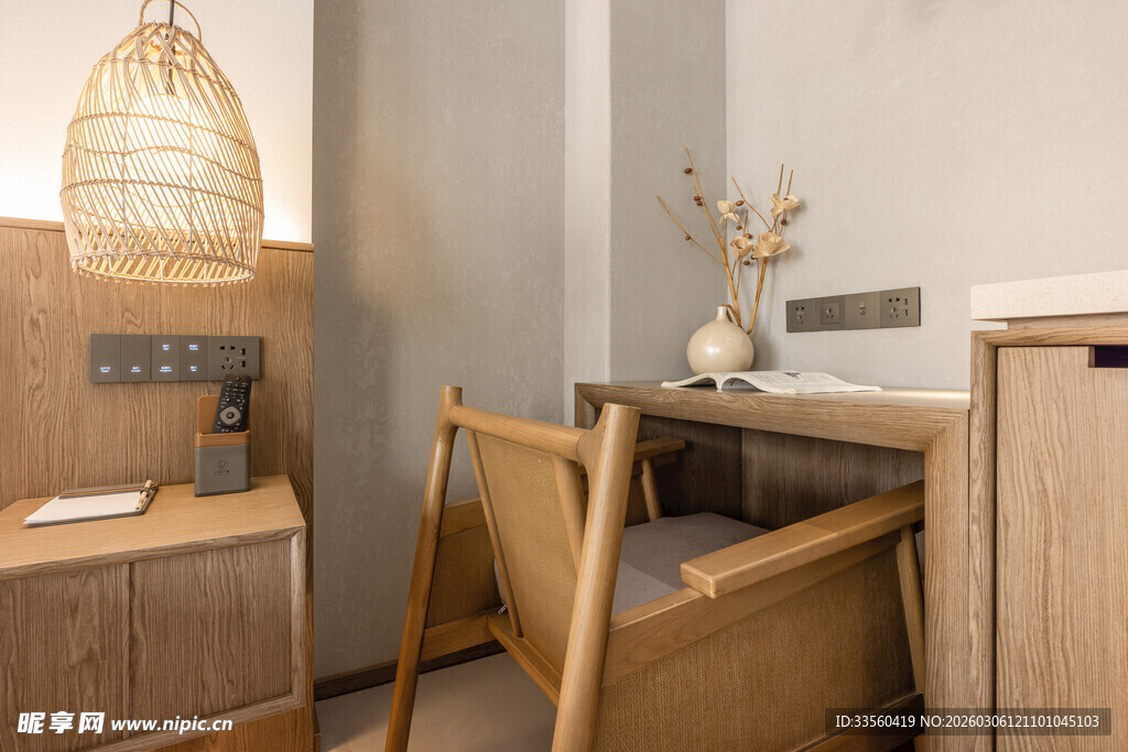 简约木质书房桌椅布置