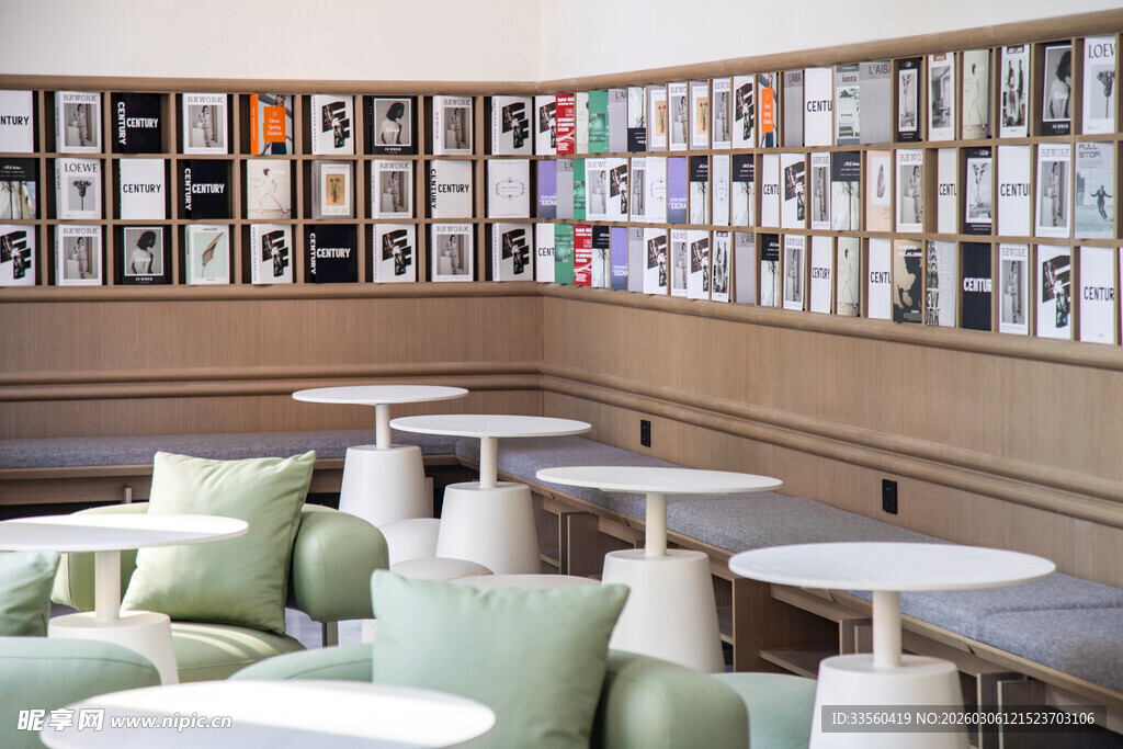 舒适温馨的室内阅读休闲空间