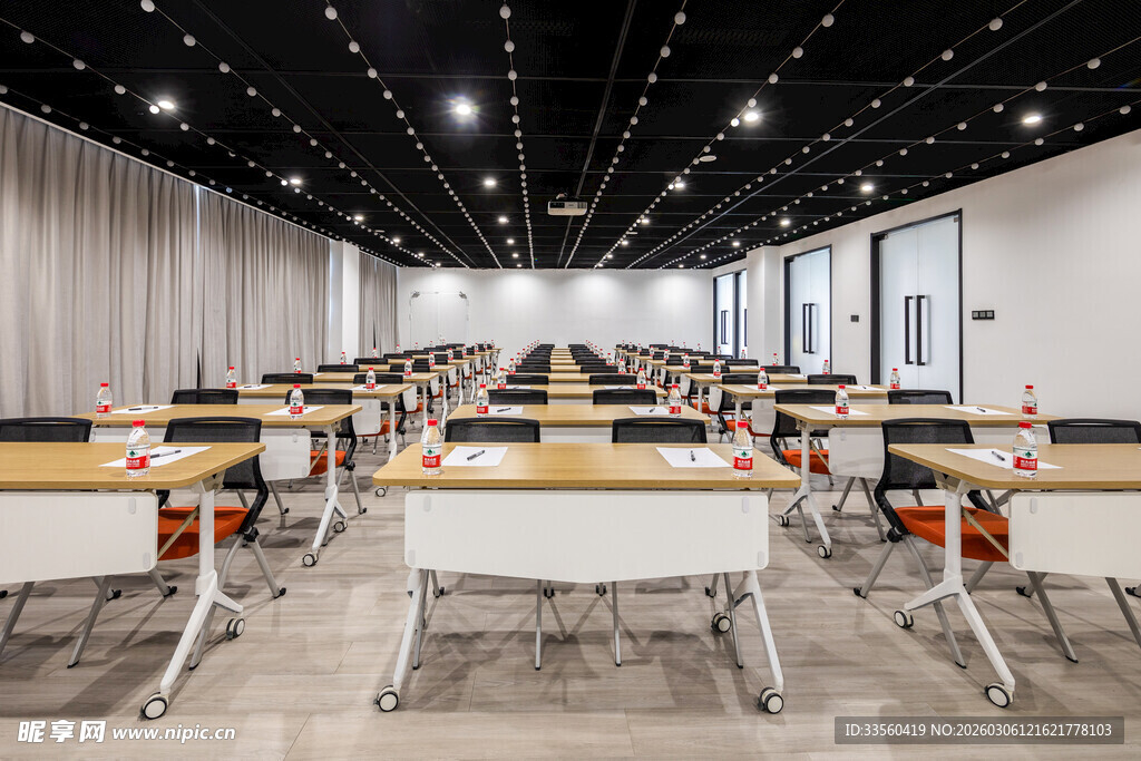 现代简约风办公空间场景