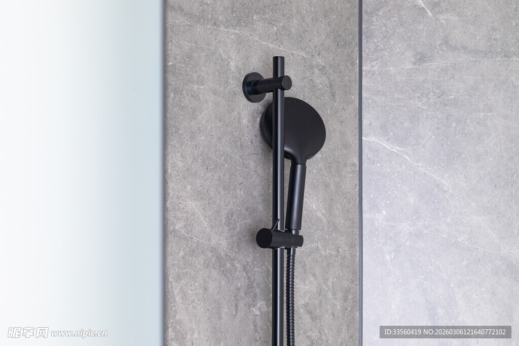 黑色简约款淋浴喷头
