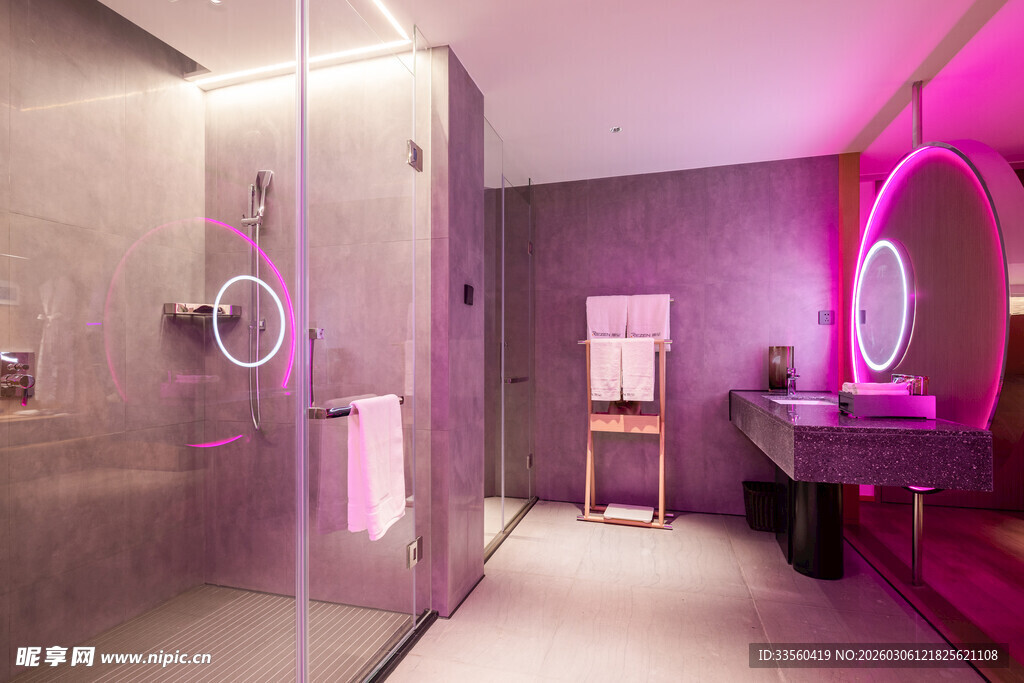 梦幻紫色调现代浴室空间