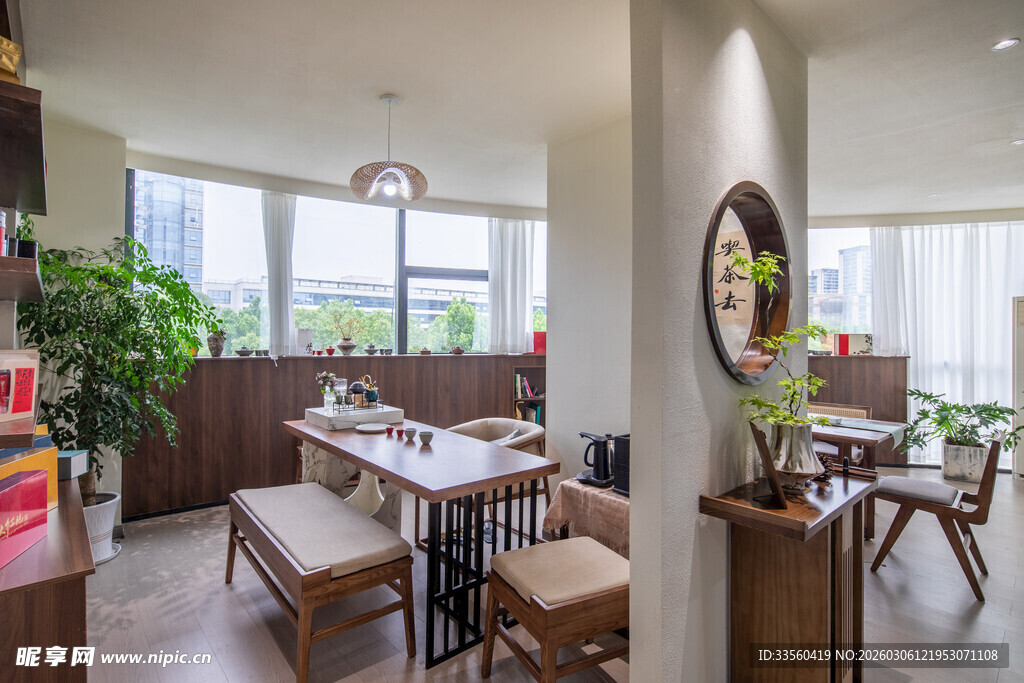 温馨雅致的室内休闲用餐空间